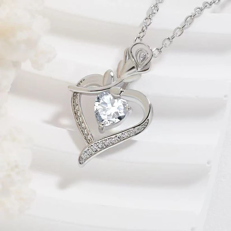 Elegant Style Heart shaped Pendant Necklace Hollow Design Mother's Day Gift Party Suitable for Best Friends Without Box